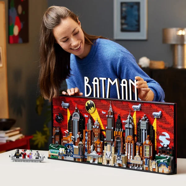 LEGO DC Batman: The Animated Series Gotham City with Bonus LEGO DC Batman: Batman with the Batmobile vs. Harley Quinn & Mr. Freeze