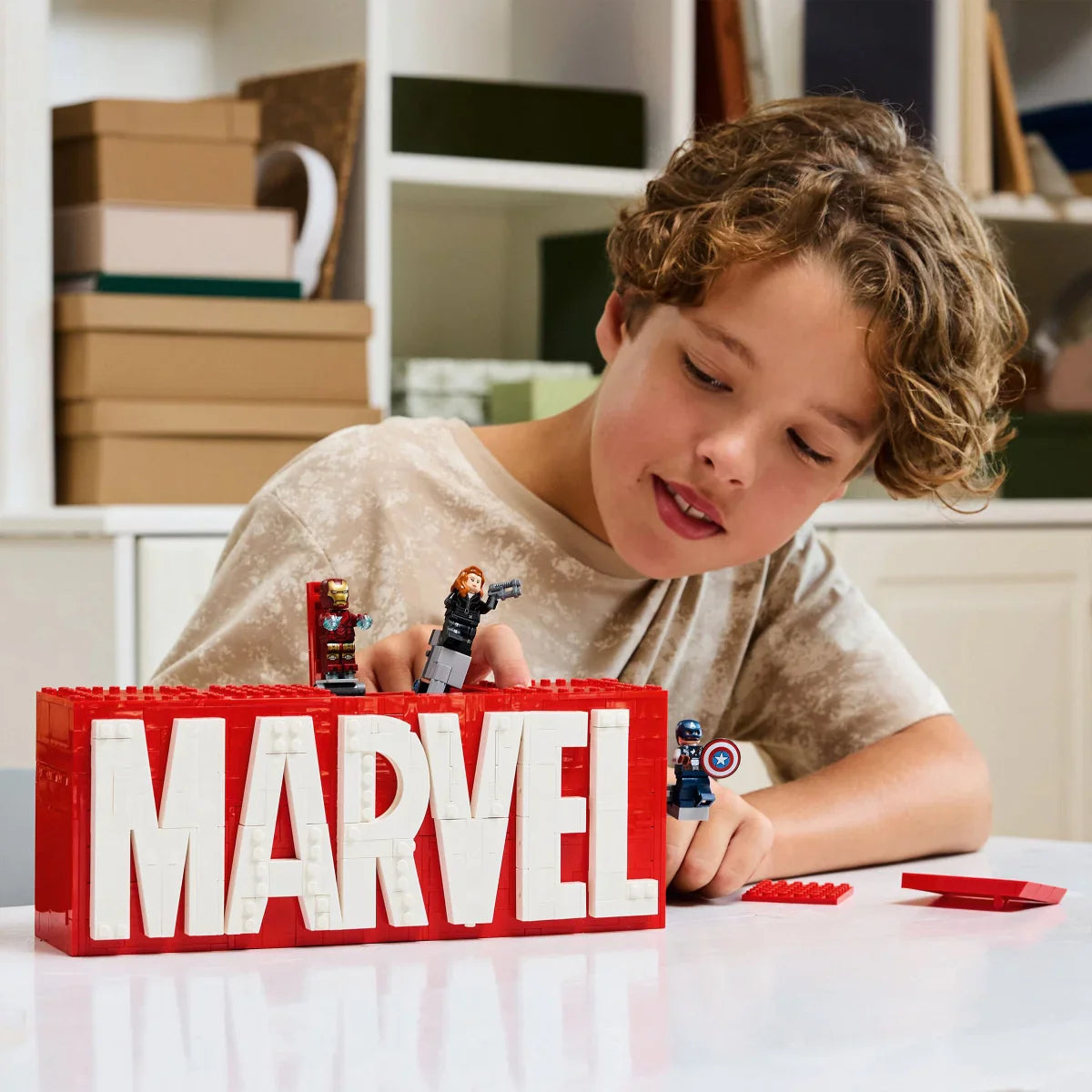 LEGO Marvel: MARVEL Logo & Minifigures Building Toy