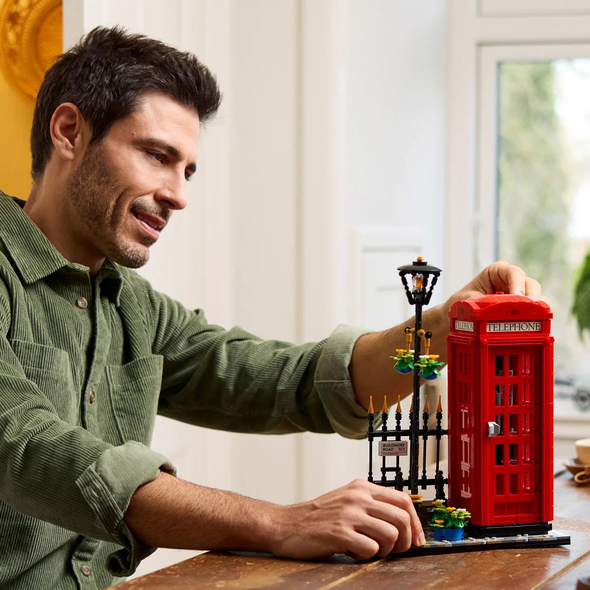 LEGO Ideas Red London Telephone Box with Bonus LEGO Architecture London