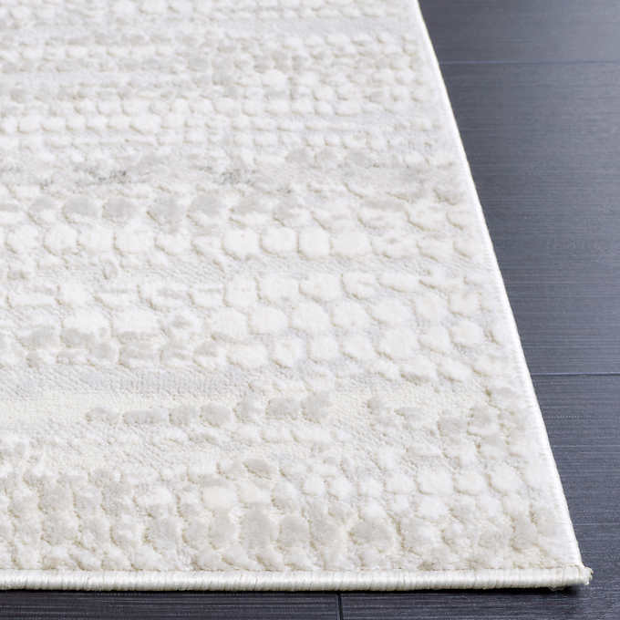 SAFAVIEH Hannah Collection Charm Indoor Area Rug