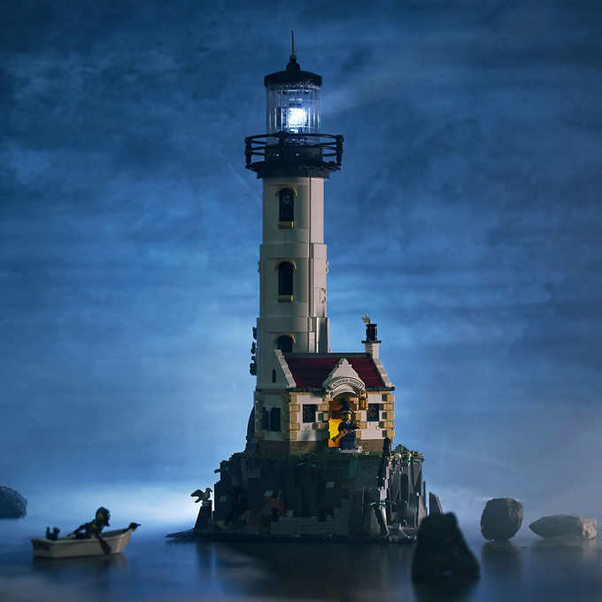 LEGO Ideas Motorized Lighthouse with Bonus LEGO Architecture London