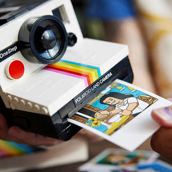 LEGO Ideas Polaroid OneStep SX-70 Camera
